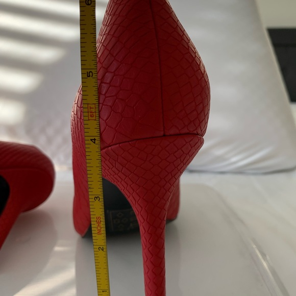 Red pumps - Picture 5 of 6